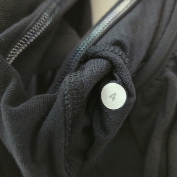 Lululemon Black Circle Mesh No Limits Tank w/ Luon Bra Size 4 - Picture 7 of 7